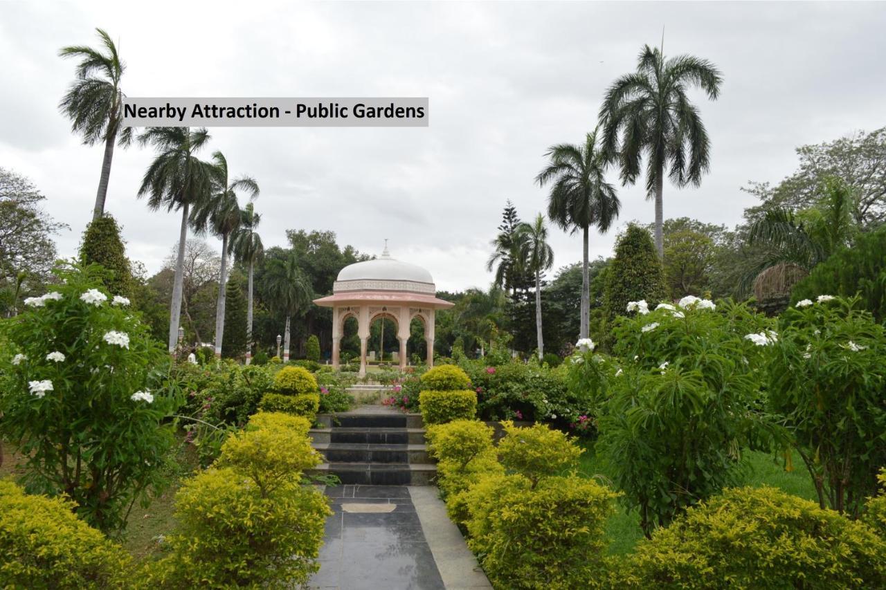 Capital O Hotel Central Park Near Birla Mandir Hyderabad Eksteriør bilde