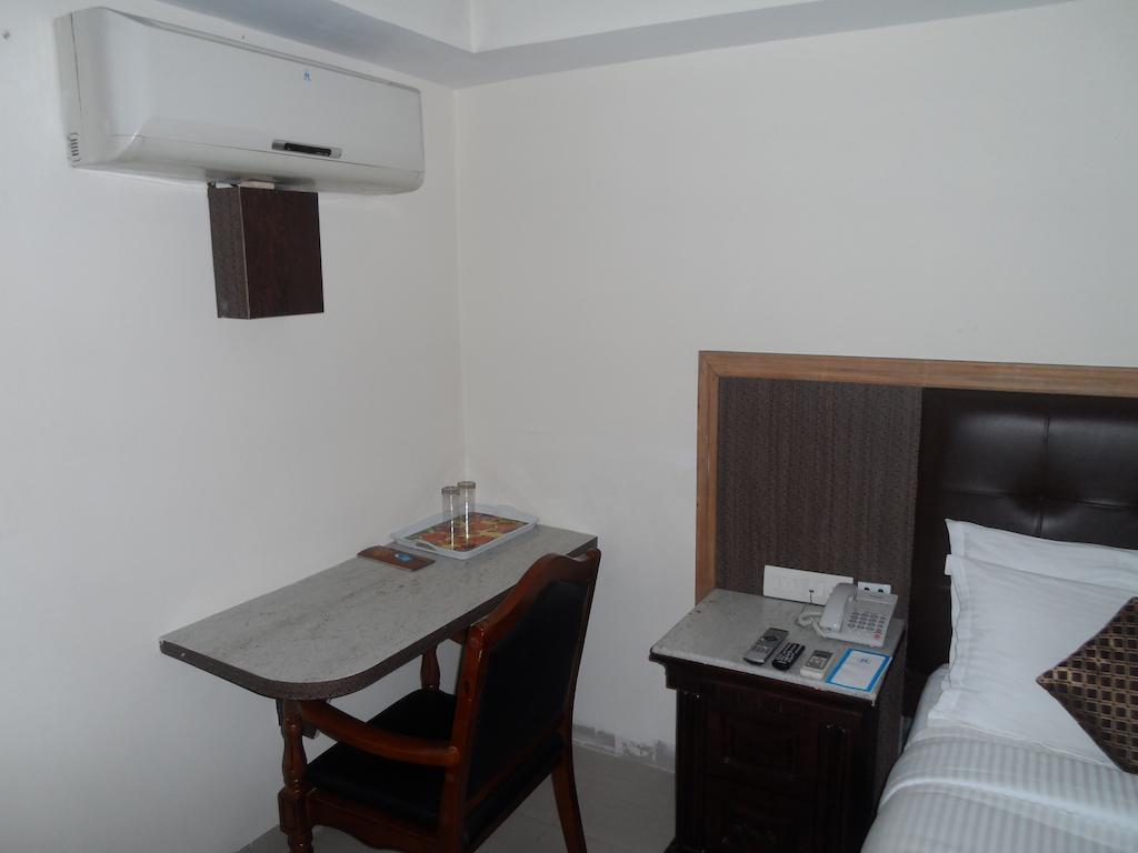Capital O Hotel Central Park Near Birla Mandir Hyderabad Eksteriør bilde