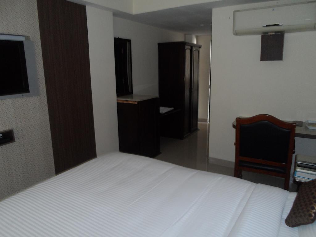 Capital O Hotel Central Park Near Birla Mandir Hyderabad Eksteriør bilde