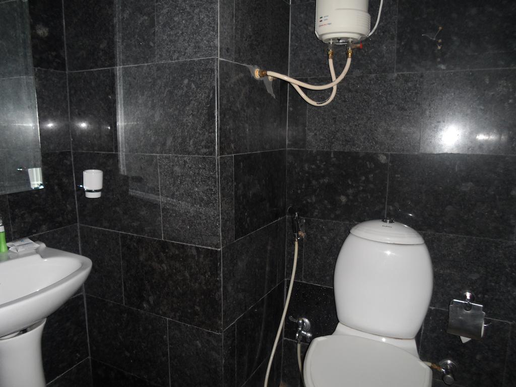 Capital O Hotel Central Park Near Birla Mandir Hyderabad Eksteriør bilde