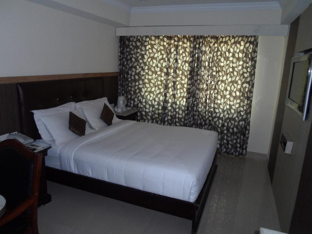 Capital O Hotel Central Park Near Birla Mandir Hyderabad Eksteriør bilde