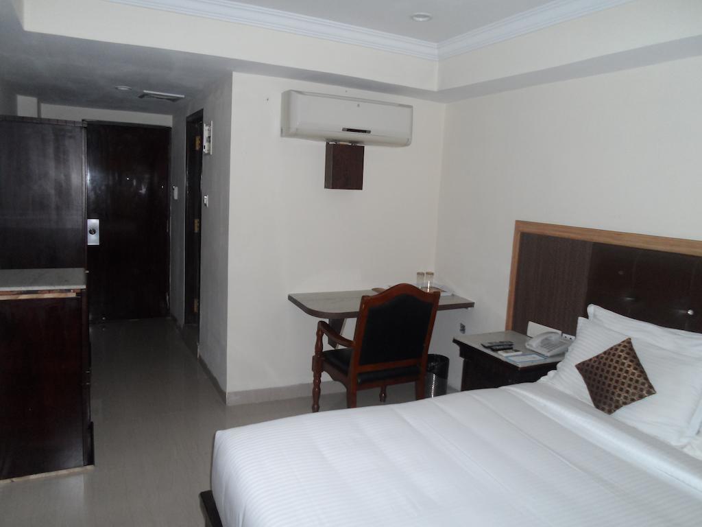 Capital O Hotel Central Park Near Birla Mandir Hyderabad Eksteriør bilde