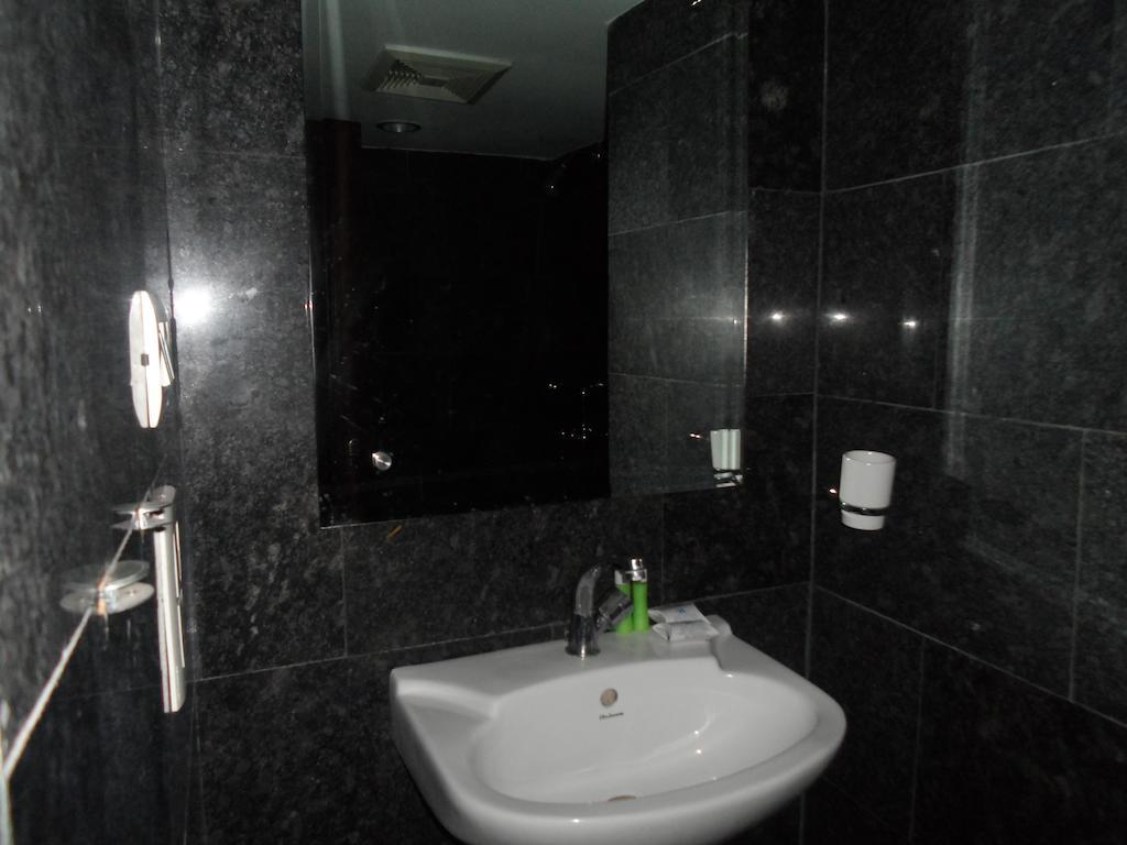 Capital O Hotel Central Park Near Birla Mandir Hyderabad Eksteriør bilde